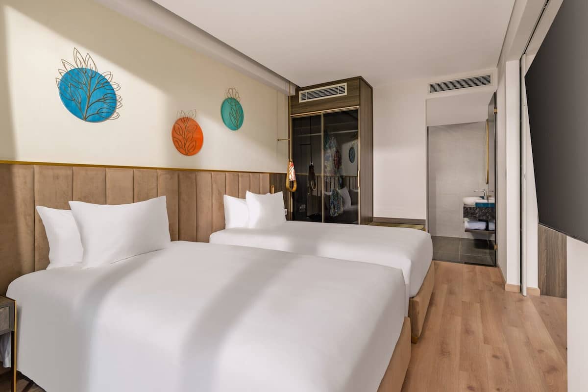 Luxury Suite, Multiple Beds, Ocean View