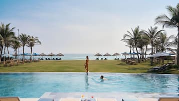 2 outdoor pools, free cabanas, pool umbrellas