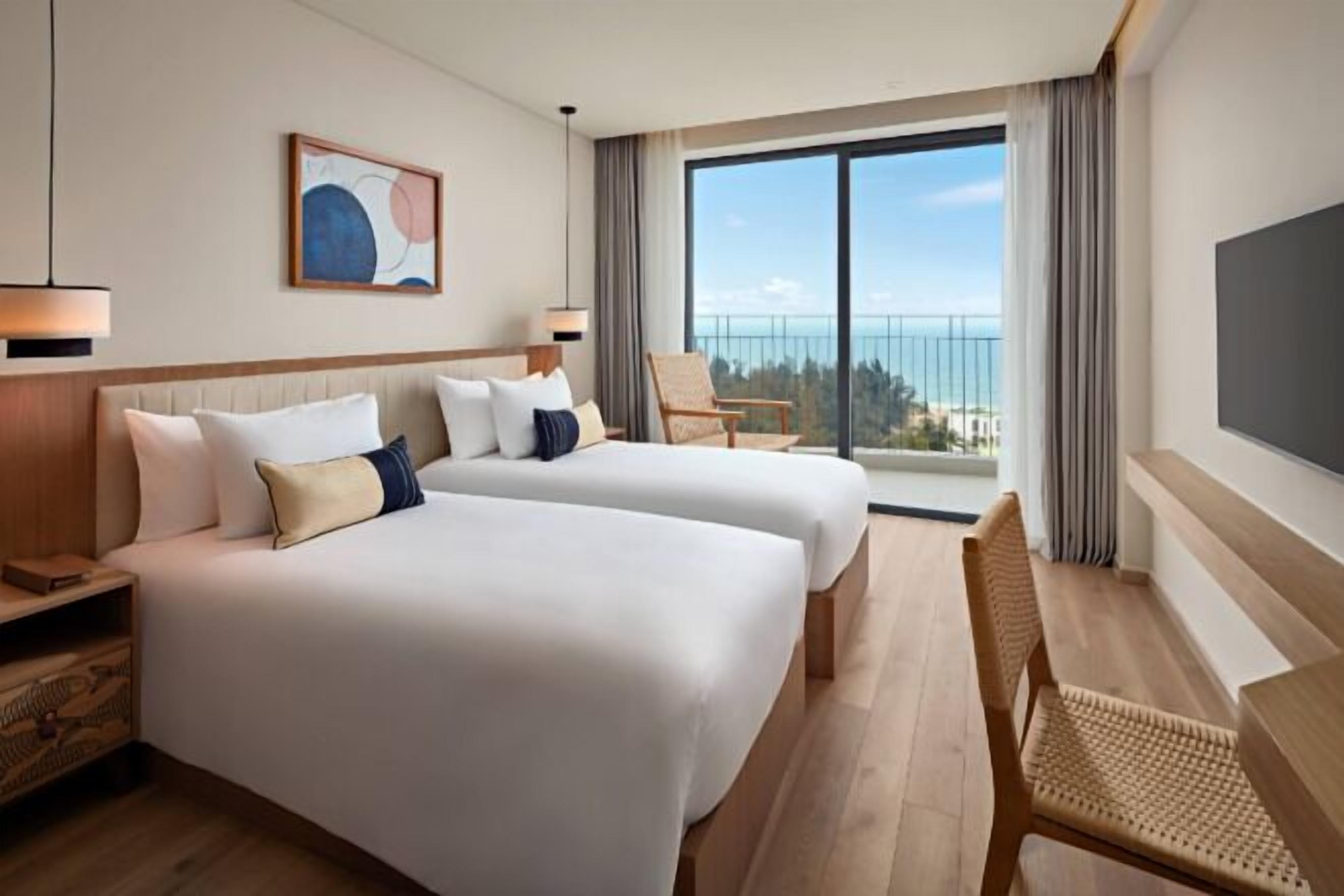 Minibar, in-room safe, desk, laptop workspace