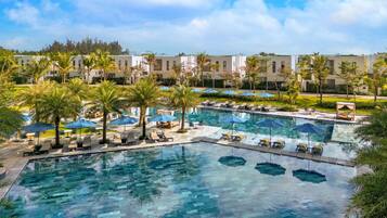 2 outdoor pools, free cabanas, pool umbrellas