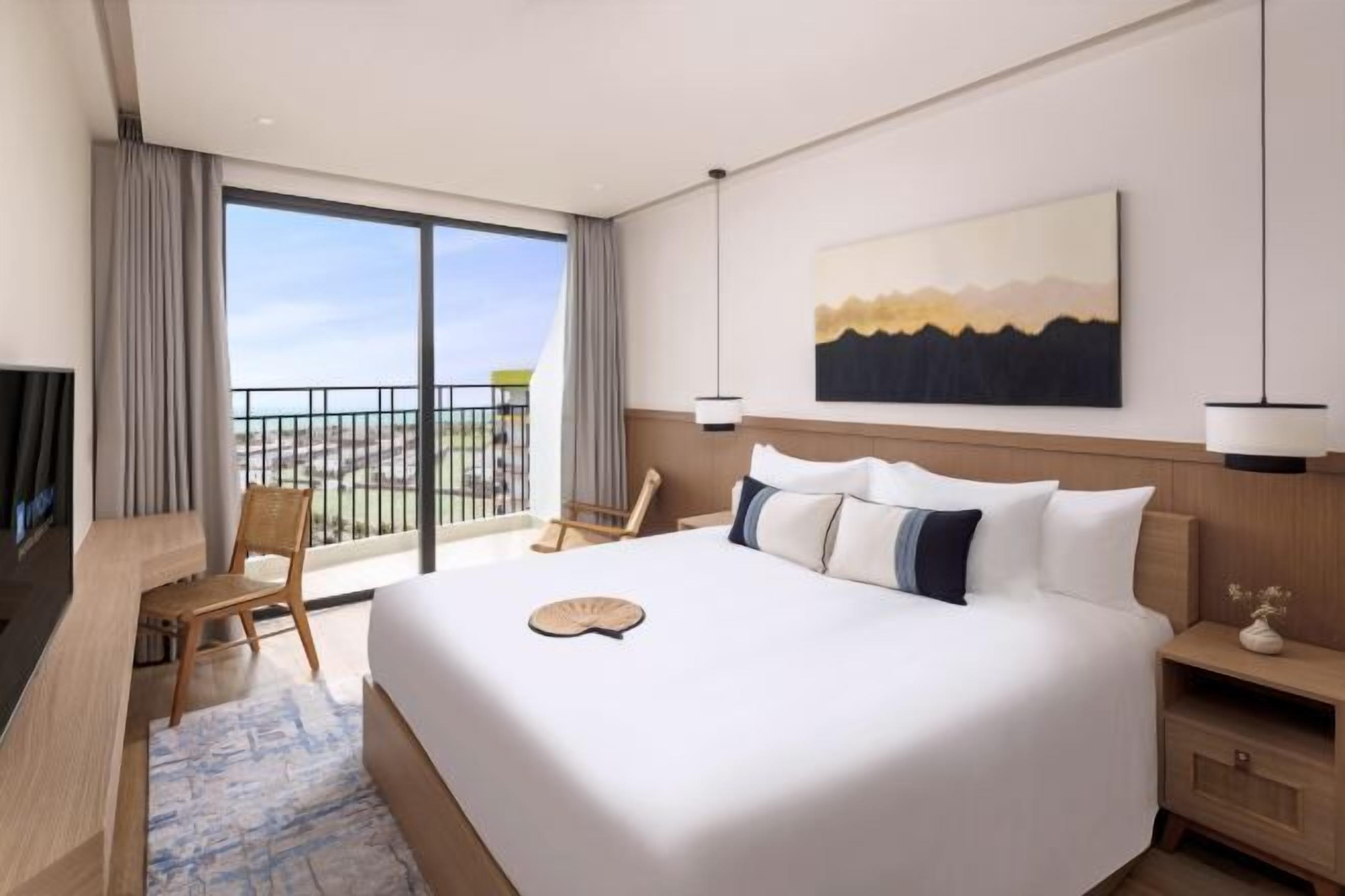 Minibar, in-room safe, desk, laptop workspace