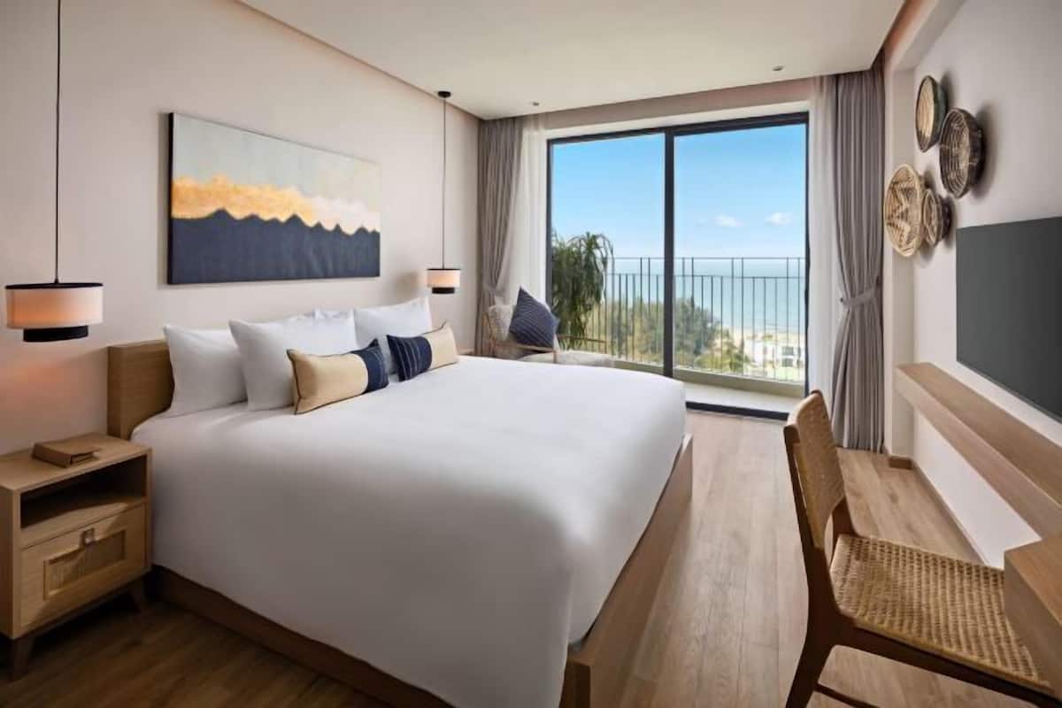 In-room safe, desk, laptop workspace, blackout curtains