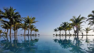 2 outdoor pools, free cabanas, pool umbrellas