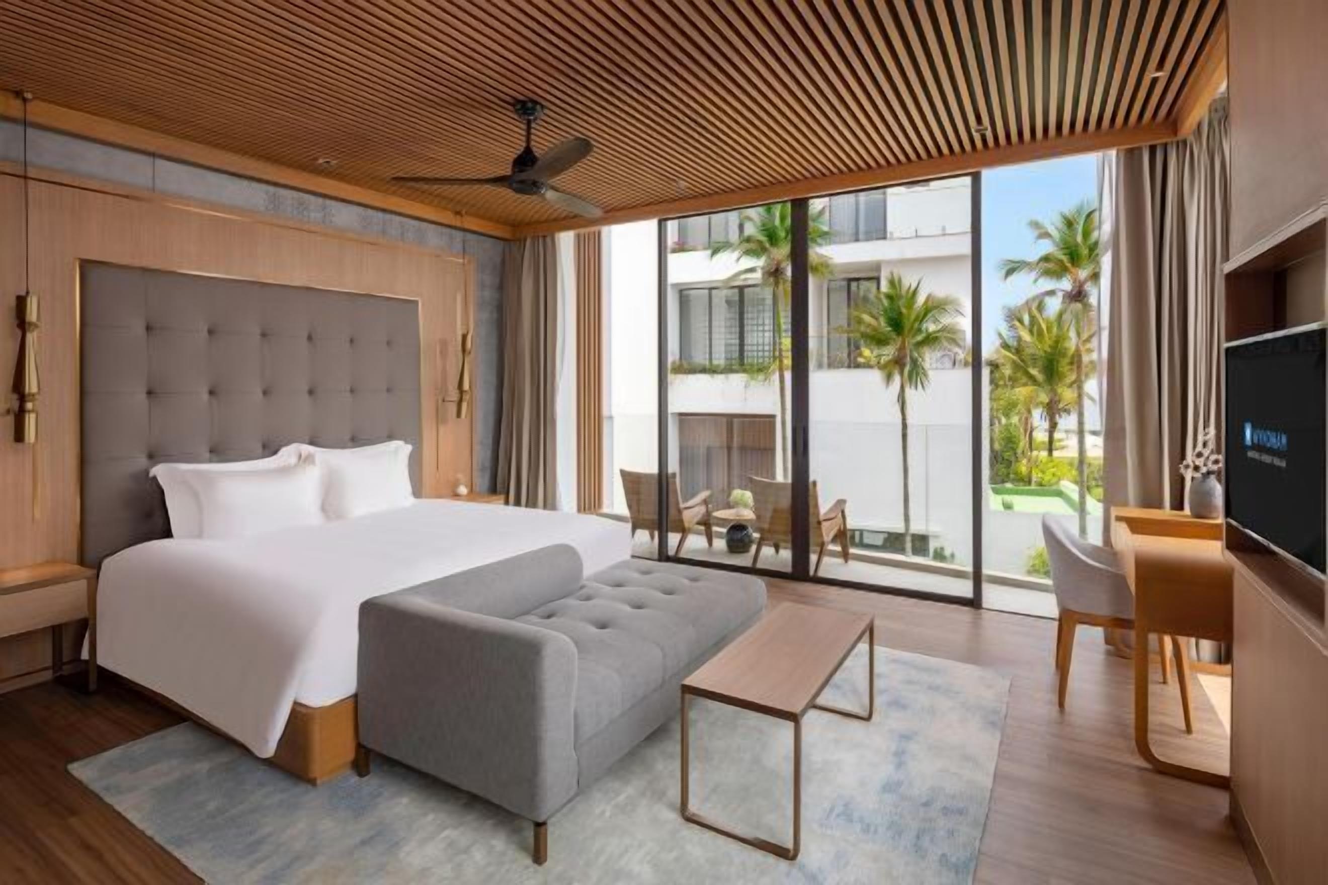 Minibar, in-room safe, desk, laptop workspace