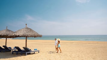 Privatstrand, weißer Sandstrand, Cabañas (kostenlos), Liegestühle