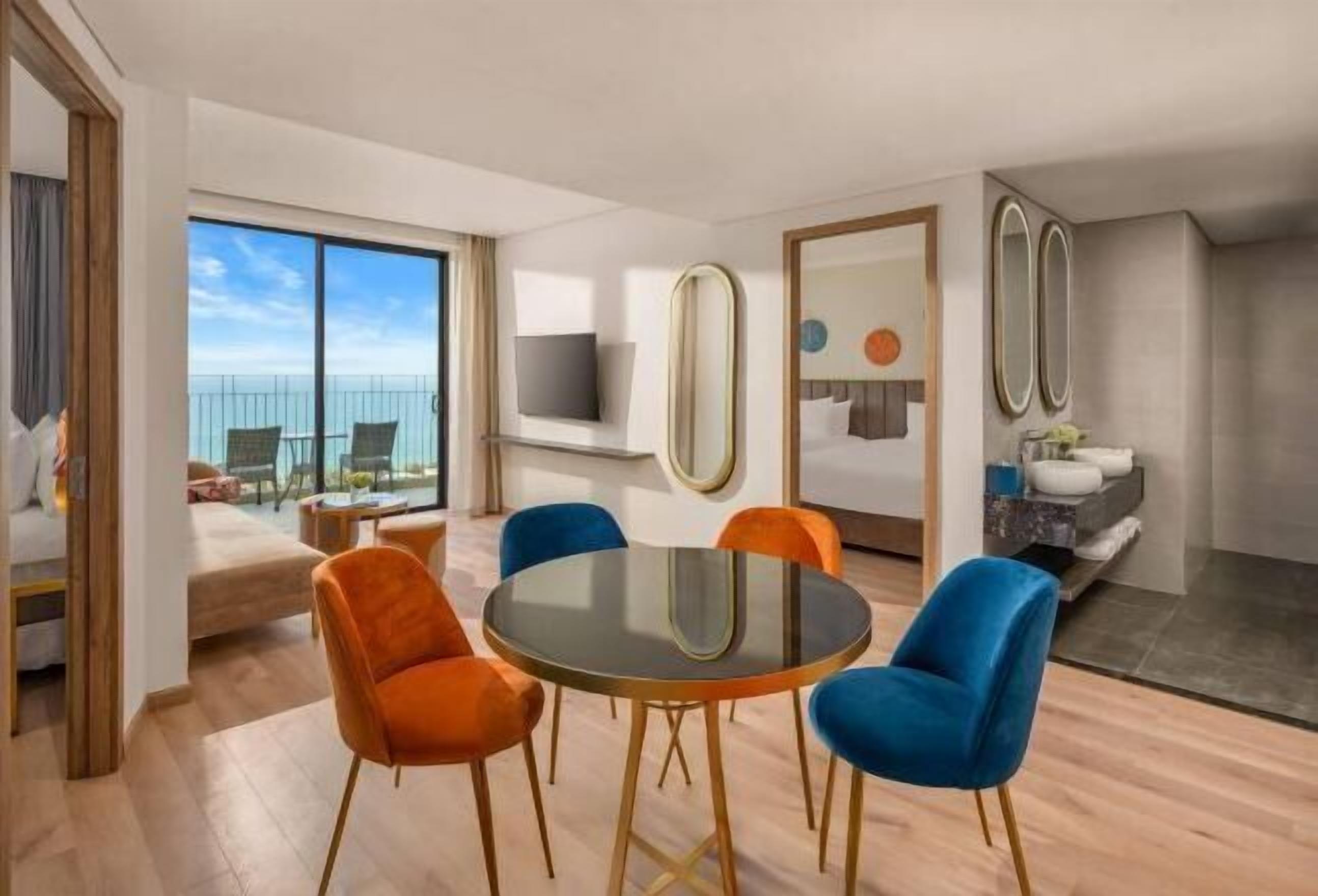 Minibar, in-room safe, desk, laptop workspace