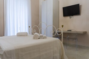 Comfort-huone | 1 makuuhuone, työpöytä, silitysrauta/-lauta, vauvan matkasänky