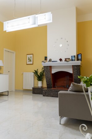 39-Zoll-Smart-TV mit Digitalempfang, Fernseher