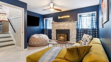 Televisie en een open haard