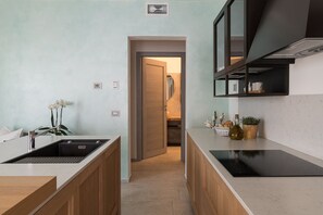 Fridge, oven, dishwasher, coffee/tea maker - Glicine: with amazing lake view and Garden (Tignale)