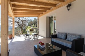 Outdoor dining - Glicine: with amazing lake view and Garden (Tignale)
