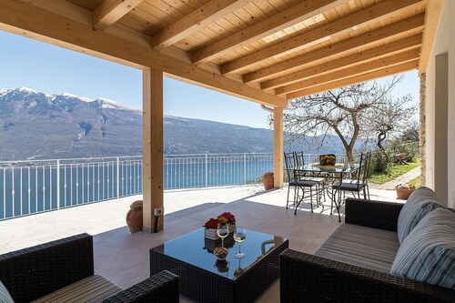 Glicine: mit Garten und Traumseeblick