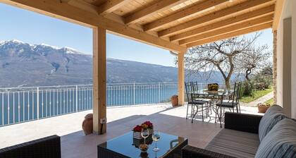 Glicine: mit Garten und Traumseeblick