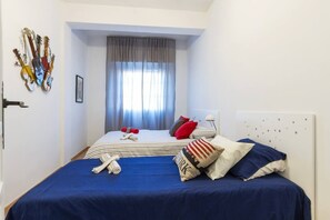 3 bedrooms, iron/ironing board, WiFi, bed sheets