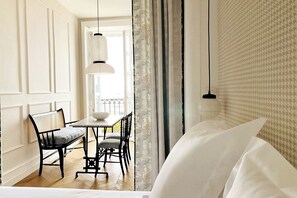 1 habitación, tabla de planchar con plancha, wifi y ropa de cama 