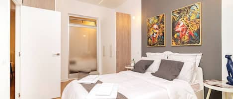 3 chambres, fer et planche à repasser, Wi-Fi, draps fournis