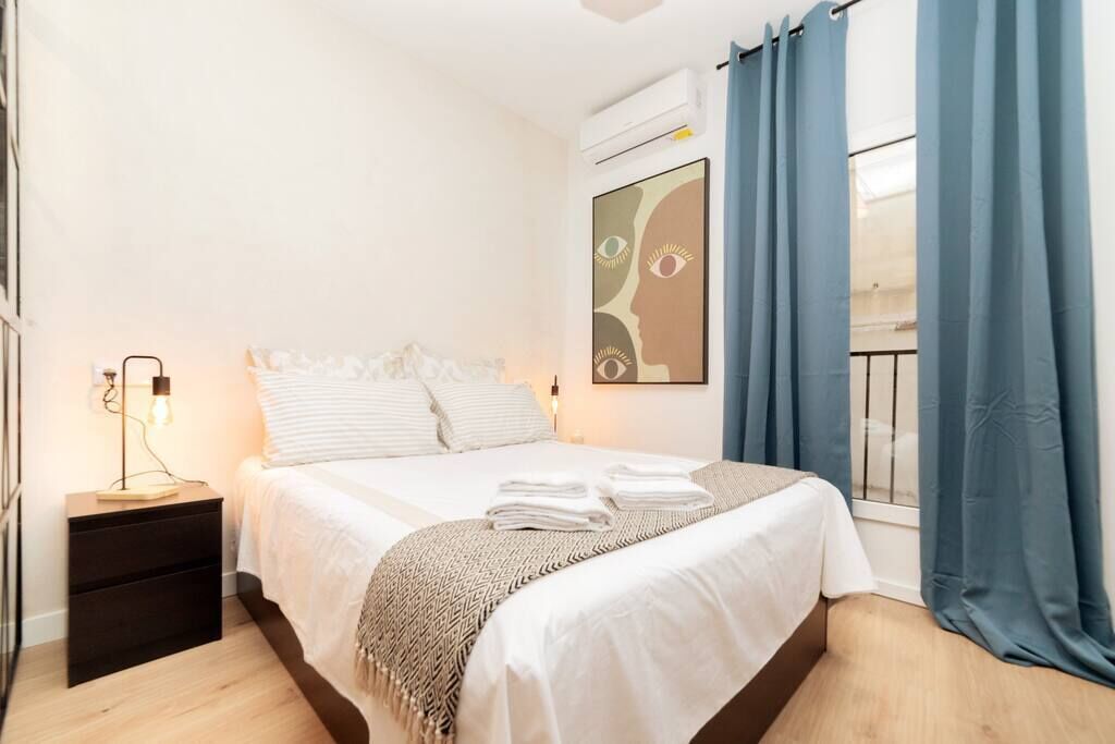 1 slaapkamer, een strijkplank/strijkijzer, wifi