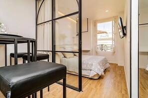 2 chambres, fer et planche à repasser, Wi-Fi, draps fournis