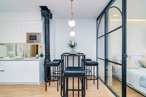 2 chambres, fer et planche Ă repasser, Wi-Fi, draps fournis