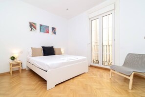 5 chambres, fer et planche à repasser, Wi-Fi, draps fournis