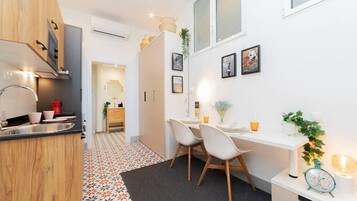 Microwave, stovetop, coffee/tea maker, cookware/dishes/utensils