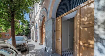 The Golden Lady and Co.1 - Calle Lavapiés