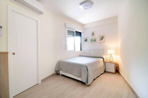 1 habitación, tabla de planchar con plancha, wifi y ropa de cama 