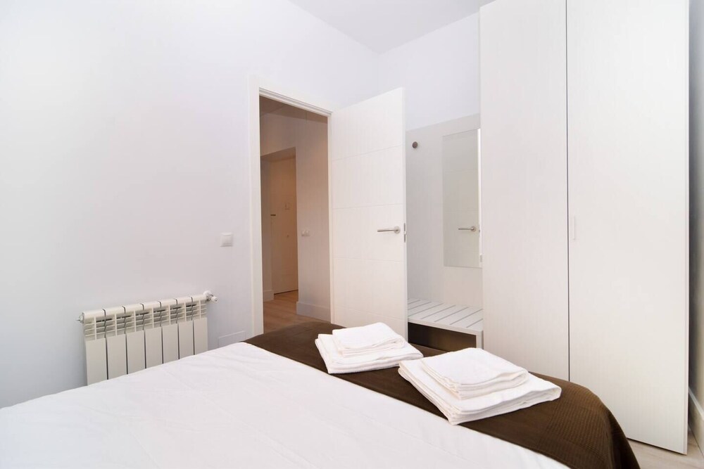 Cinco Ventanas a La Latina, Calle Tabernillas Madrid Vrbo