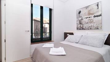 3 habitaciones, tabla de planchar con plancha, wifi y ropa de cama