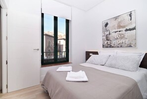 3 habitaciones, tabla de planchar con plancha, wifi y ropa de cama 