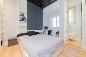 3 habitaciones, tabla de planchar con plancha, wifi y ropa de cama 