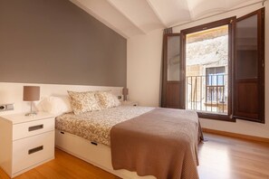2 habitaciones, tabla de planchar con plancha, wifi y ropa de cama