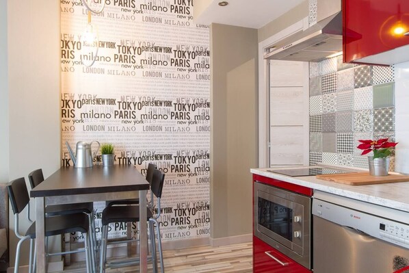 Fridge, microwave, oven, stovetop