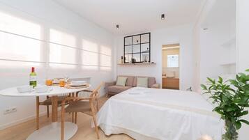 1 slaapkamer, een strijkplank/strijkijzer, wifi, beddengoed