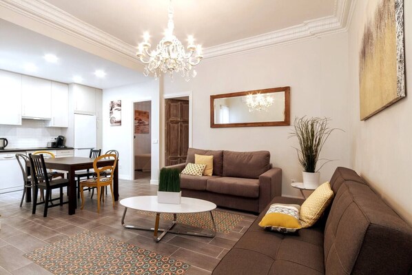 TV - Sensacional Apartamento Junto a Palacio Real (Madrid)