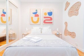 1 bedroom, iron/ironing board, WiFi, bed sheets - Geometría y Color en Chueca C/Infantas 2º - 1 (Madrid)