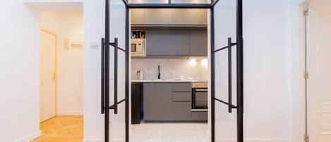 Fridge, microwave, oven, dishwasher