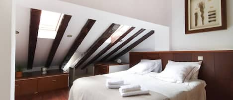 2 slaapkamers, een strijkplank/strijkijzer, wifi, beddengoed