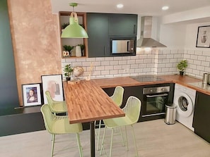 Fridge, microwave, oven, stovetop