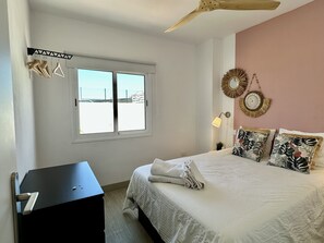 2 bedrooms, iron/ironing board, WiFi, bed sheets - En el Corazón de Tenerife Sur - Los Cristianos (Los Cristianos)