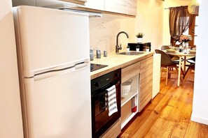 Fridge, microwave, stovetop, coffee/tea maker