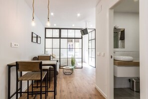 1 chambre, fer et planche à repasser, Wi-Fi, draps fournis