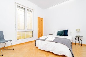 3 soverom, strykejern/-brett, wi-fi og sengetøy