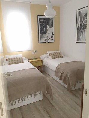 2 chambres, fer et planche à repasser, Wi-Fi, draps fournis