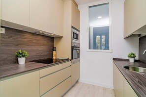 Frigorífic, microones, forn i placa de cuina 