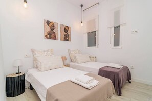 2 chambres, fer et planche à repasser, Wi-Fi, draps fournis