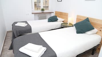 4 quartos, ferros/tábuas de passar roupa, Wi-Fi, roupa de cama