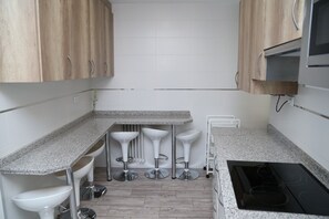 Refrigerador, microondas, parrilla de estufa y lavavajillas 