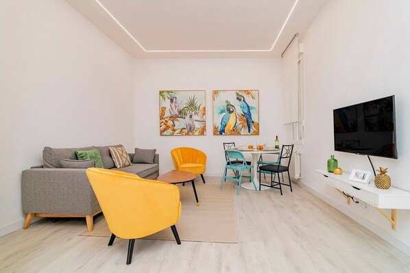 TV - Fenomenal Dúplex 3 Habitaciones Barrio La Latina (Madrid)
