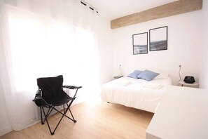 4 slaapkamers, een strijkplank/strijkijzer, wifi, beddengoed